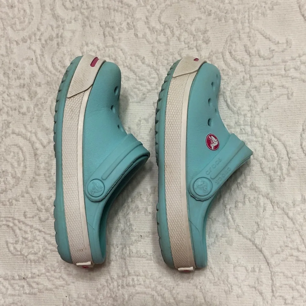 CROCS Kids Girls Size 6 c 7 Aqua Blue Water Clogs with Pink Accent